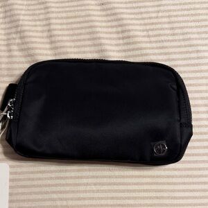 Universal Sleek Black Belt Bag